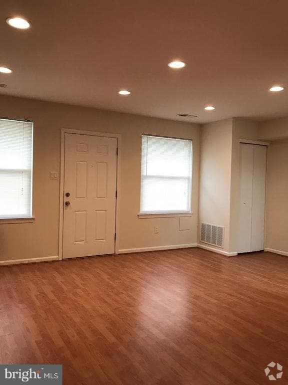 Building Photo - 10103 Northeast Ave Rental