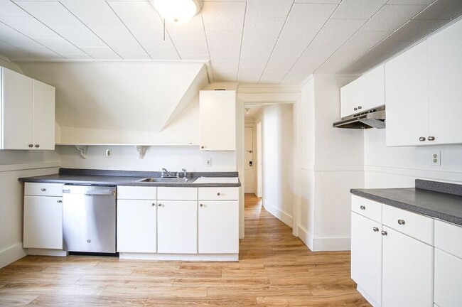 Photo - 83-85-85 Wilmont St