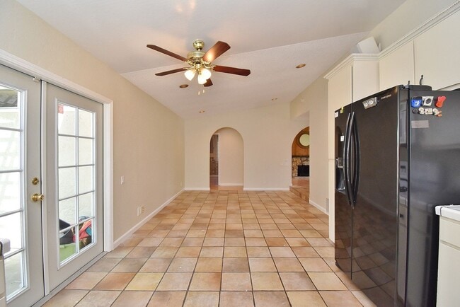 Building Photo - $3,790 4 BEDROOM VERY NICE REMODELED CENTR... Rental