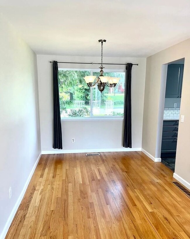 Photo - Beautiful Mid-Century four-bedroom Shoreline