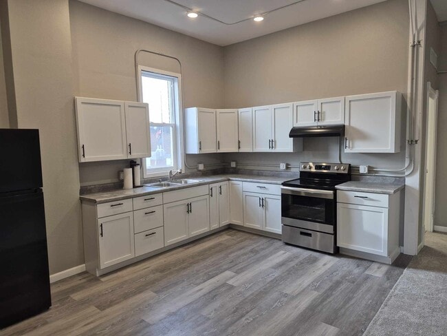 Building Photo - 19 W Central St Unit 3