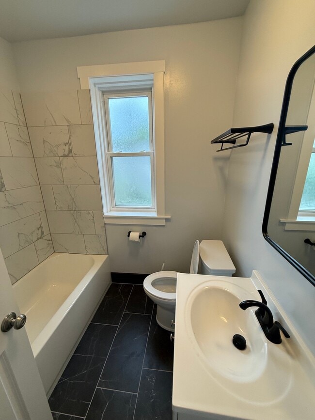 Photo - 2843 W Berteau Ave Unit 2