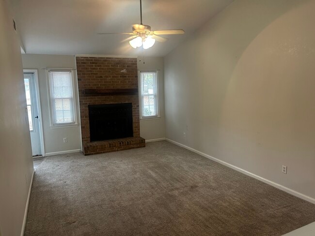 Photo - 403 Cedar Creek Dr