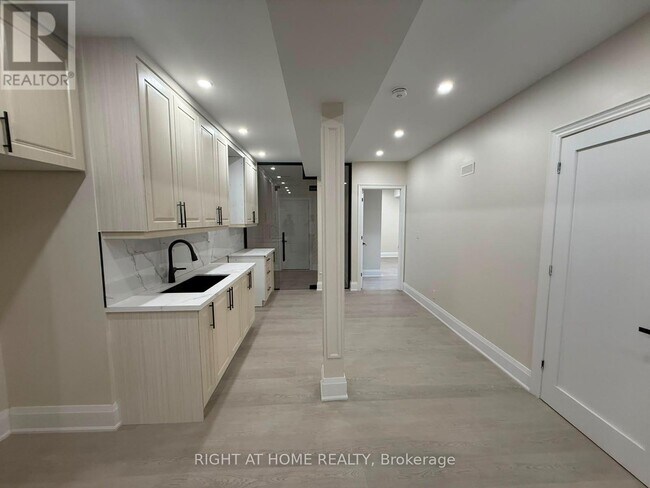 Photo - 2 Chesney Cres