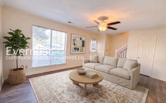 Photo - Spacious Town Home with Fenced Yard and Off-Street Parking / Pet-Friendly / 2 Beds, 1.5 Baths /Av...