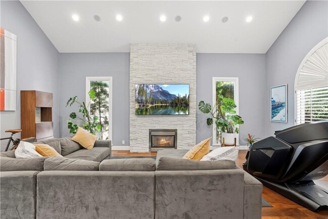 129 N Crescent Heights Blvd