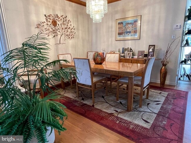 Photo - 404 Fairview Way