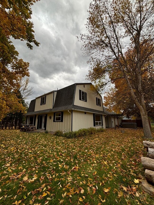 Photo - Spacious 4BR, 2.5BA home on 1.3 acres in O...