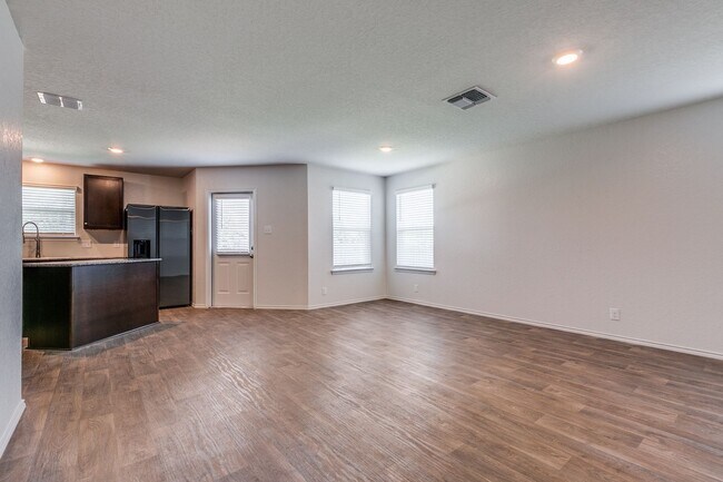 Photo - BEAUTIFUL 3-BEDROOM D.R. HORTON HOME IN RE...