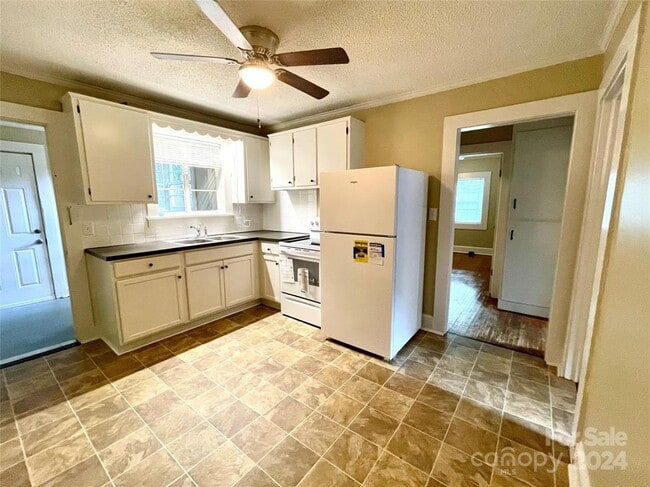 Photo - 338 Magnolia St NW