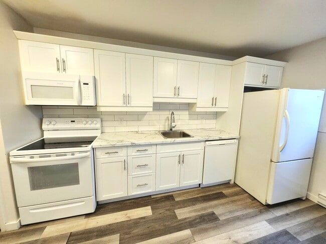 Building Photo - 355 Prince St Unit 10