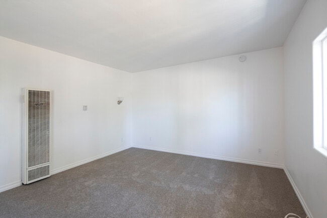 Photo - 941-947 Oak Ave