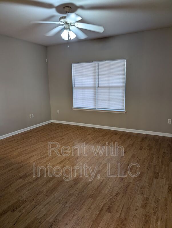 Photo - 1221-2 Lake Avenue