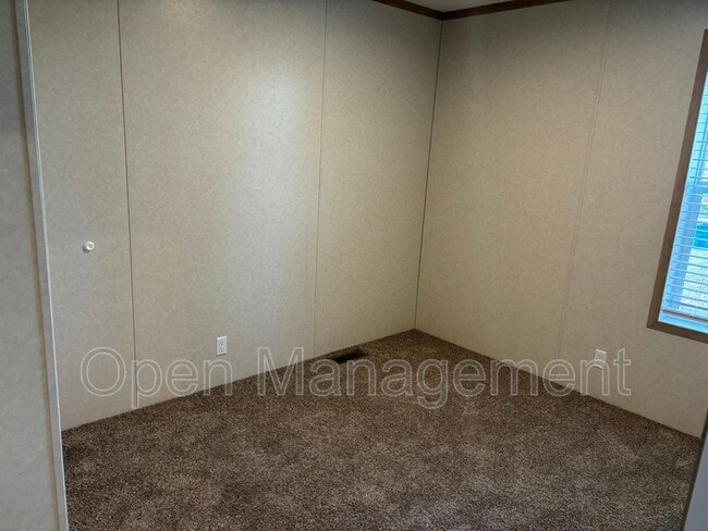 Photo - 16 English Village Park