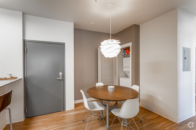 3BR, 2BA - 1,211 SF