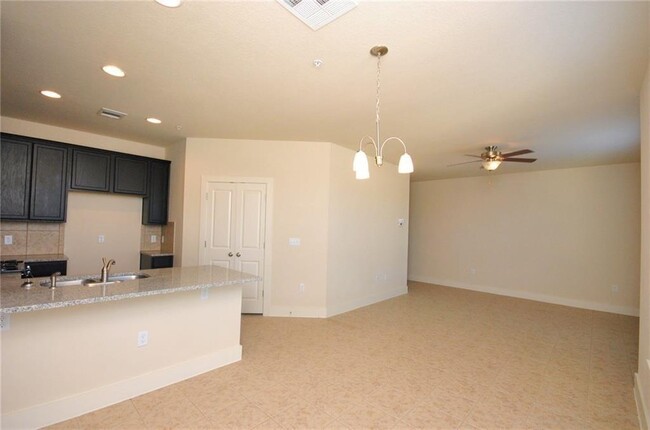 Photo - 2222 Creekside Ln