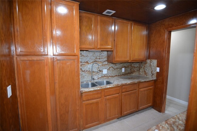 Photo - 906 Arrow Lake Dr