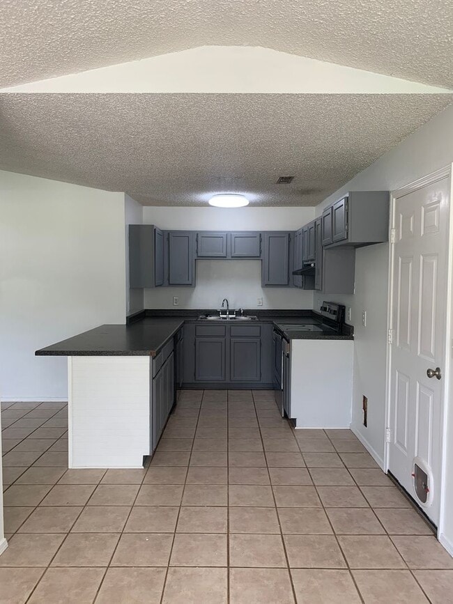 Photo - 1469 Timbercrest Ave