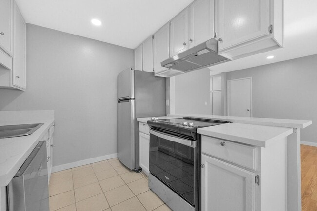 Photo - Modern 1BD Retreat with Dishwasher, Pool & Spa