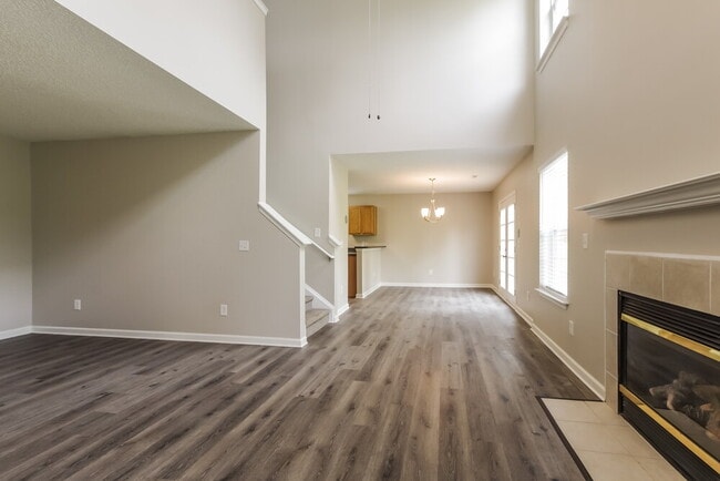 Photo - 555 River View Dr