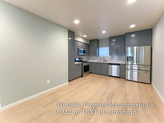 6546 1/2 La Mirada Ave.-