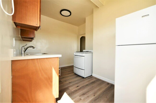 Photo - 479 Merritt Ave