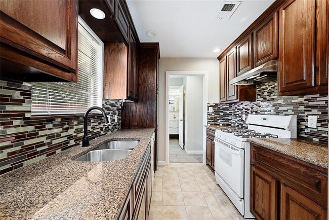 Photo - 1009 Alden Dr