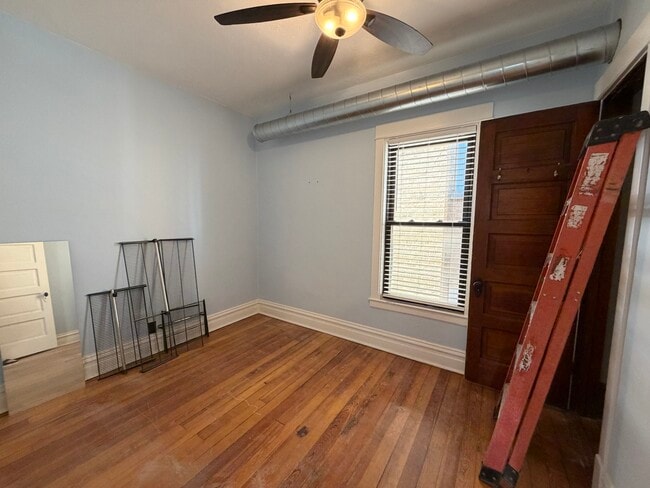 Building Photo - 4335 N Damen Ave Unit 2