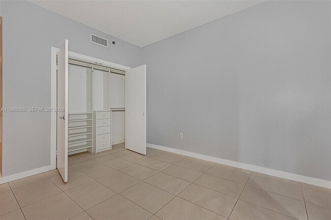 Photo - 1050 Brickell Ave Unit 2822