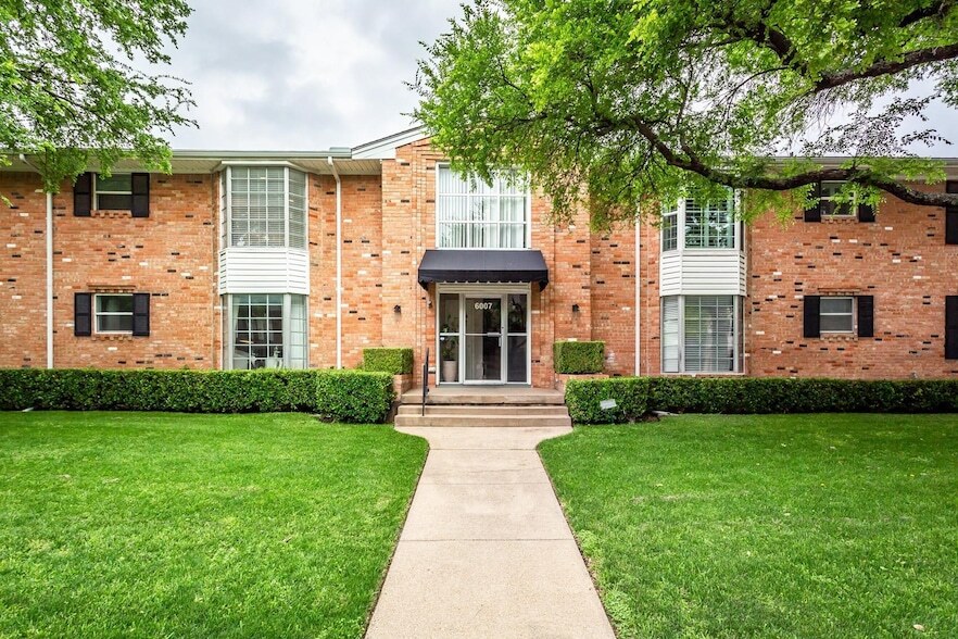Photo - 6007 Sandhurst Ln