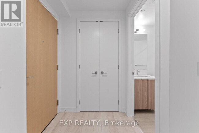 Photo - 357 King St W Unit 706