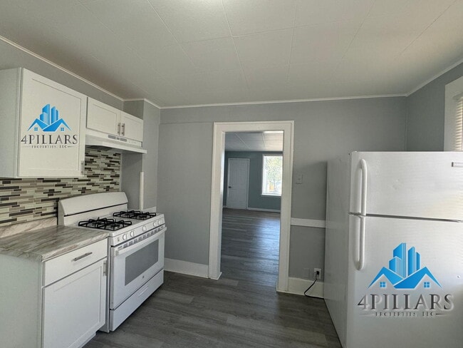 Photo - 1115 W 150th St