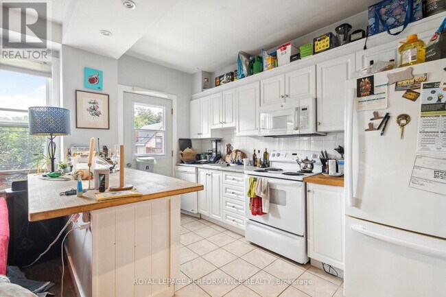 Photo - 78 Cambridge St N Unité 2