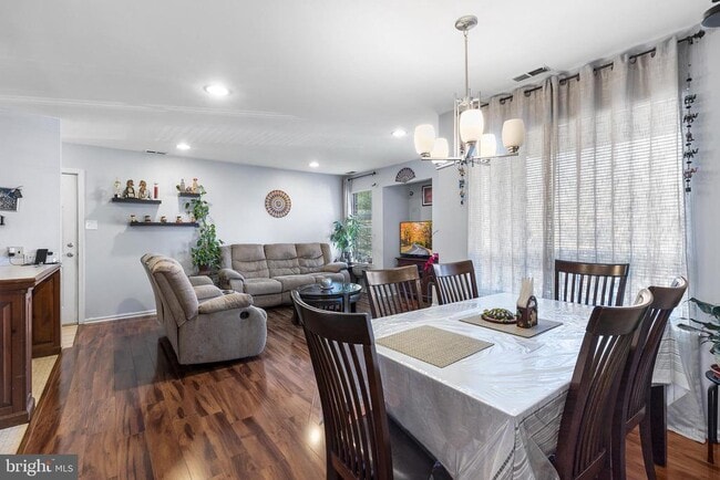 1102 Diamond Dr