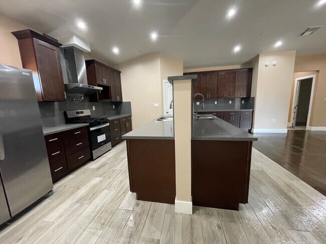 Photo - 17515 Live Oak St Unit 1