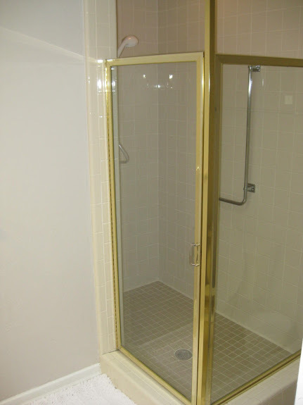 Master walk in shower - 11717 Heritage Square Rd Casa Adosada