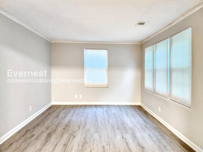 Photo - 2672 Northview Ave