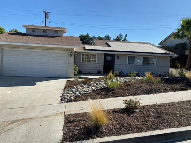Building Photo - 884 Moffatt Cir Unit (Front )