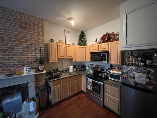 Building Photo - 927 N Calvert St Unit 2F