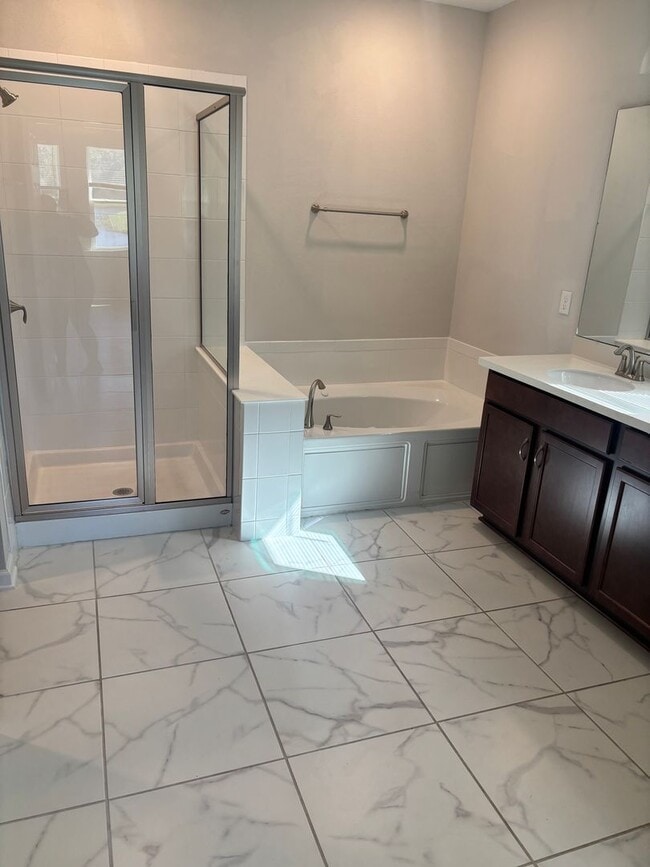 Photo - 4 Bedroom 3 Full Bath House in Convenient Location