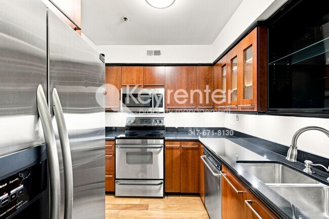 Photo - 714 Buchanan St