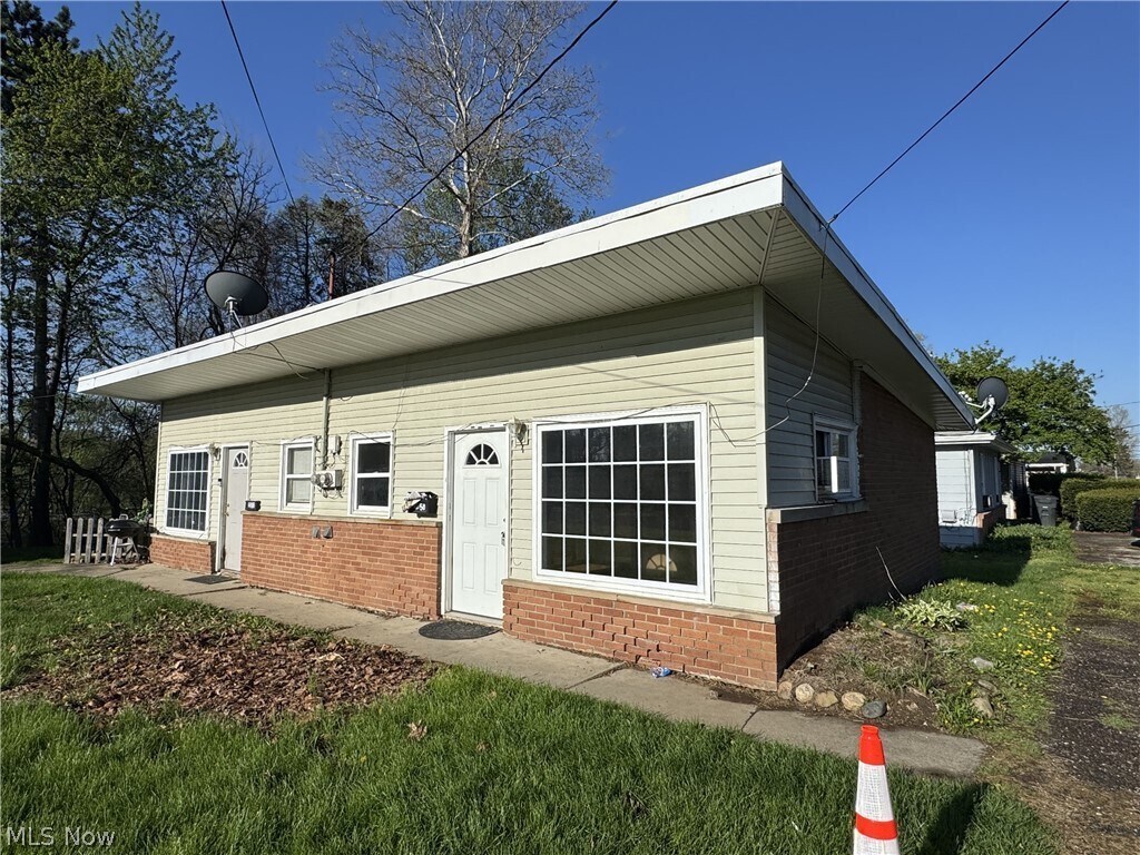 Photo - 2350 Newton St