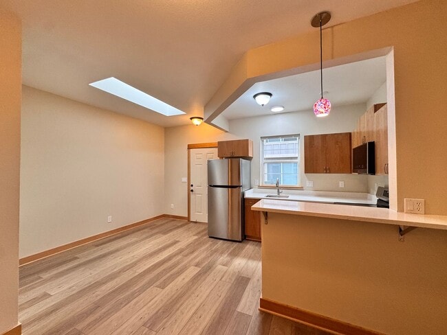 721 NW Ogden Ave Unit 3