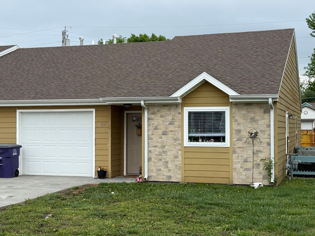 Photo - 620 Grainfield St