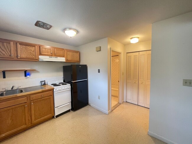 Building Photo - 177 Loudon Rd Unit 203