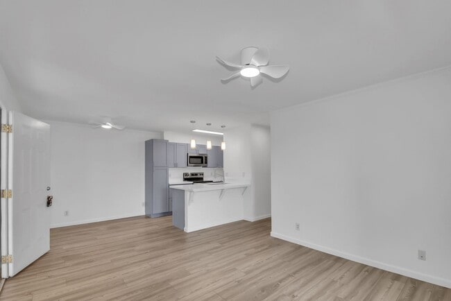 Building Photo - **PRICE REDUCTION** Fairway Terrace 2 bed ... Rental