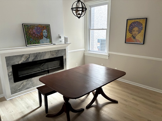 Photo - 832 W 35th St