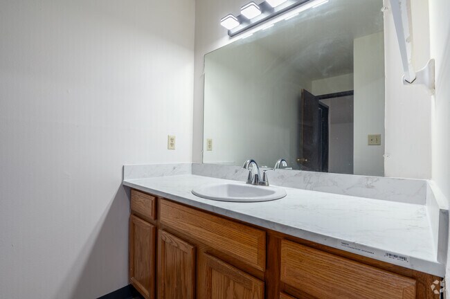 1BR, 1BA - 620SF - Bathroom