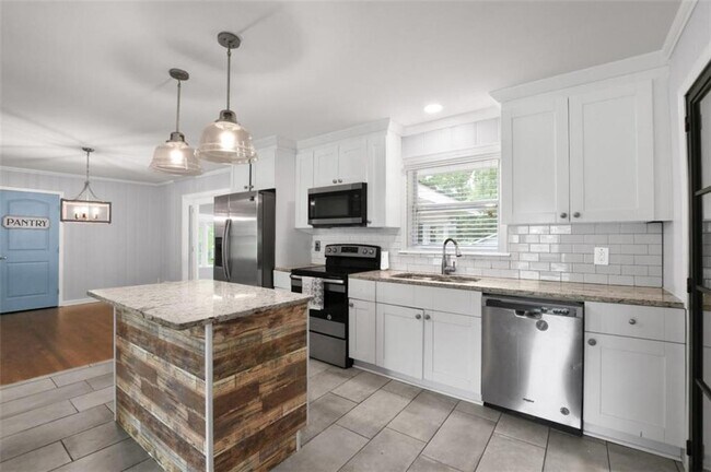 Photo - 2663 Forrest Rd