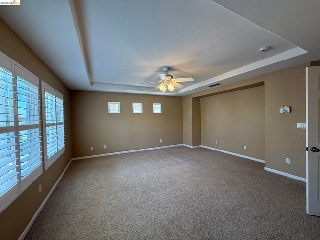 Photo - 533 Stirling Ct